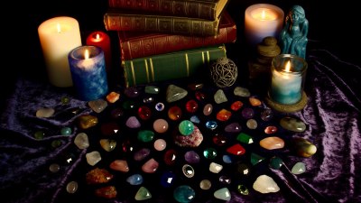 Lucky Charms or Healing Crystals? Ancient Beliefs About the Power of Gemstones 