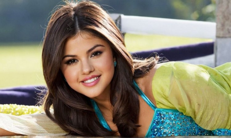 Which Selena Gomez Hairdo Is Right for You?